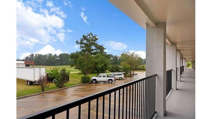 Super 8 by Wyndham Brookhaven in Brookhaven, Mississippi, United States