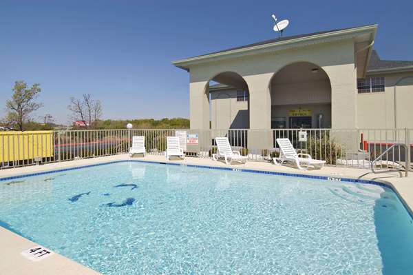 Super 8 by Wyndham Canton in Canton, Texas, United States