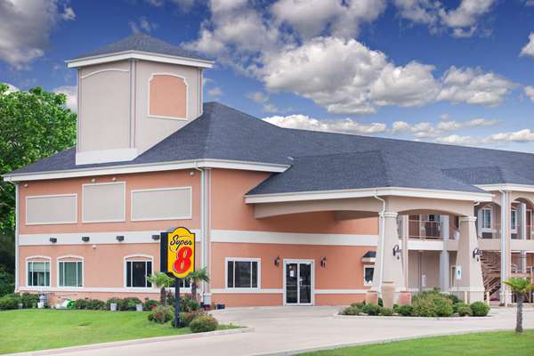 Super 8 by Wyndham Carthage TX in Carthage, Texas, United States