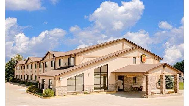 Super 8 by Wyndham Centerville in Centerville, Iowa, United States