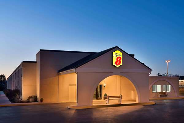 Super 8 by Wyndham Chambersburg I-81 in Chambersburg, Pennsylvania, United States