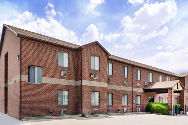 Super 8 by Wyndham Chanute in Chanute, Kansas, United States