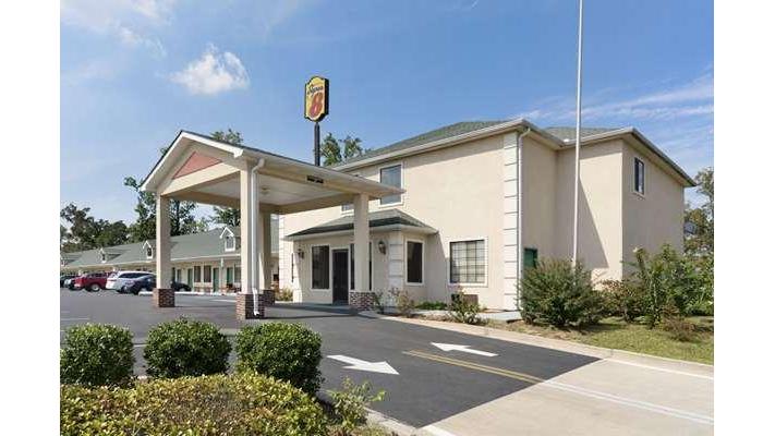 Super 8 by Wyndham Chatsworth/Dalton in Chatsworth, Georgia, United States