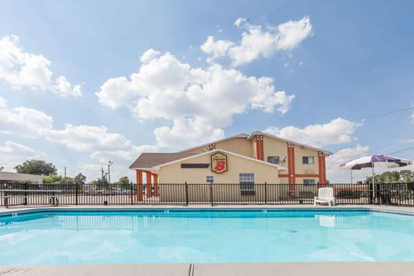 Super 8 by Wyndham Chickasha in Chickasha, Oklahoma, United States