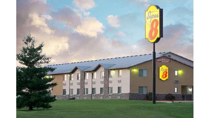 Super 8 by Wyndham Chillicothe in Chillicothe, Missouri, United States