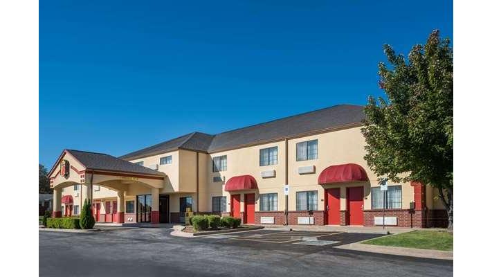 Super 8 by Wyndham Claremore OK in Claremore, Oklahoma, United States