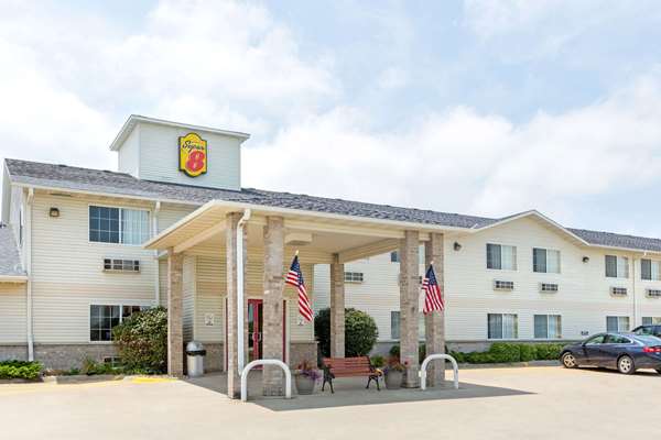 Super 8 by Wyndham Clarinda in Clarinda, Iowa, United States