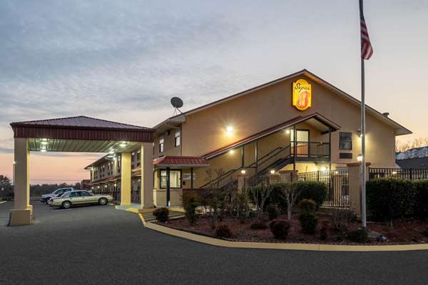 Super 8 by Wyndham Cleveland in Cleveland, Tennessee, United States