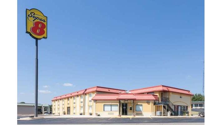 Super 8 by Wyndham Clinton in Clinton, Oklahoma, United States