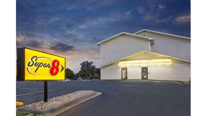 Super 8 by Wyndham Columbus Airport in Columbus, Georgia, United States