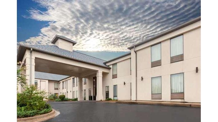 Super 8 by Wyndham Conway in Conway, Arkansas, United States