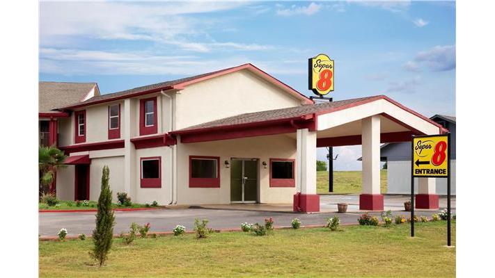 Super 8 by Wyndham Corsicana in Corsicana, Texas, United States