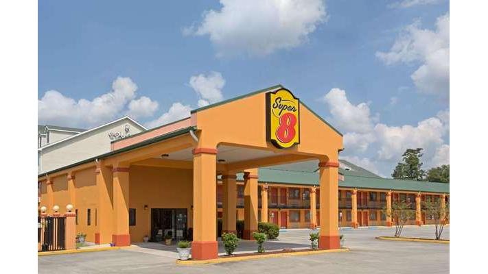 Super 8 by Wyndham Covington in Covington, Louisiana, United States