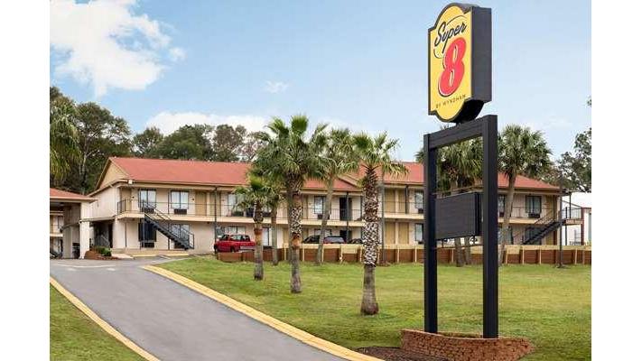 Super 8 by Wyndham Crestview in Crestview, Florida, United States