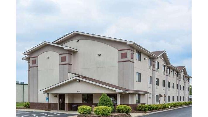 Super 8 by Wyndham Danville VA in Danville, Virginia, United States