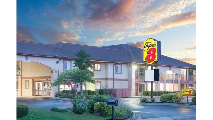 Super 8 by Wyndham Decatur in Decatur, Alabama, United States