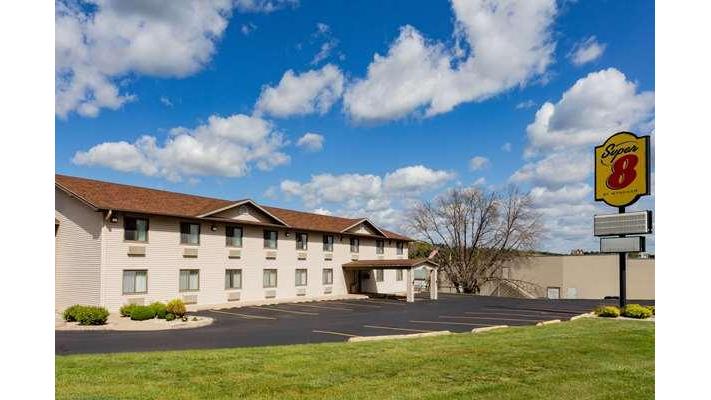 Super 8 by Wyndham Decorah in Decorah, Iowa, United States