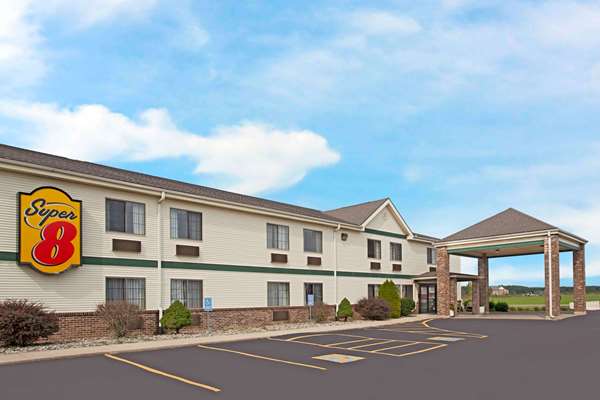 Super 8 by Wyndham Defiance in Defiance, Ohio, United States