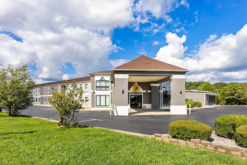 Super 8 by Wyndham Dickson in Dickson, Tennessee, United States