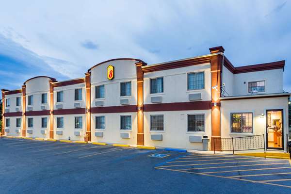 Super 8 by Wyndham Douglas in Douglas, Wyoming, United States