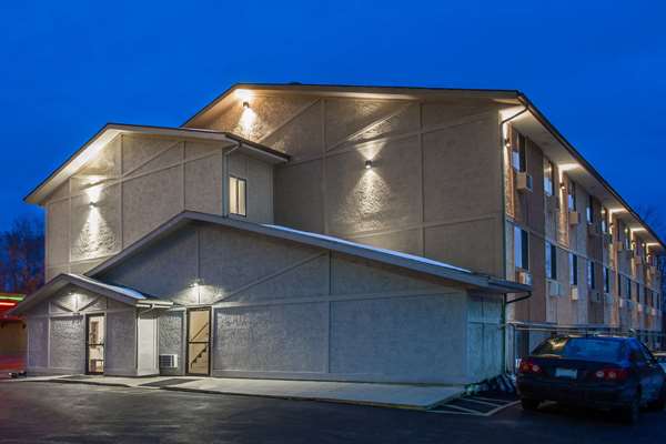 Super 8 by Wyndham Dubuque in Dubuque, Iowa, United States