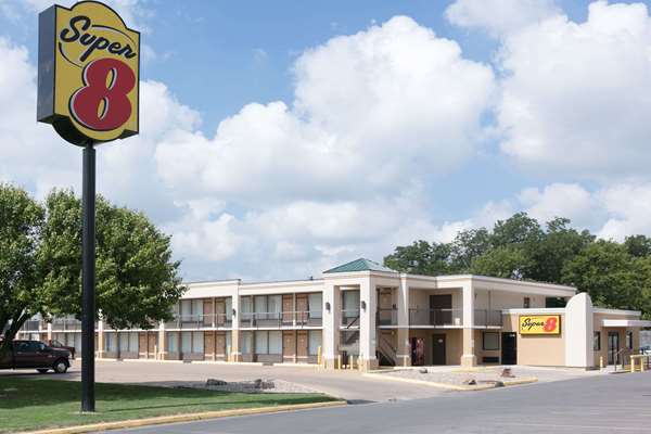 Super 8 by Wyndham Duncan in Duncan, Oklahoma, United States