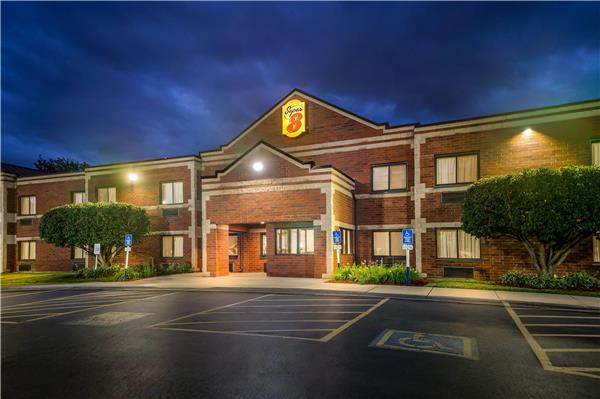Super 8 by Wyndham Elgin in Elgin, Illinois, United States