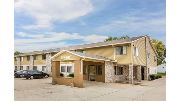Super 8 by Wyndham Estherville in Estherville, Iowa, United States