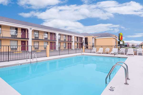 Super 8 by Wyndham Eufaula in Eufaula, Alabama, United States
