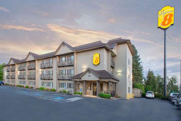 Super 8 by Wyndham Eugene/Springfield in Eugene, Oregon, United States
