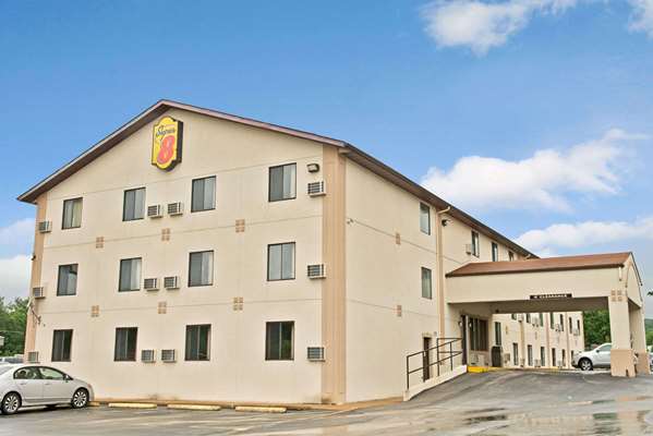 Super 8 by Wyndham Eureka/Six Flags Nearby in Eureka, Missouri, United States