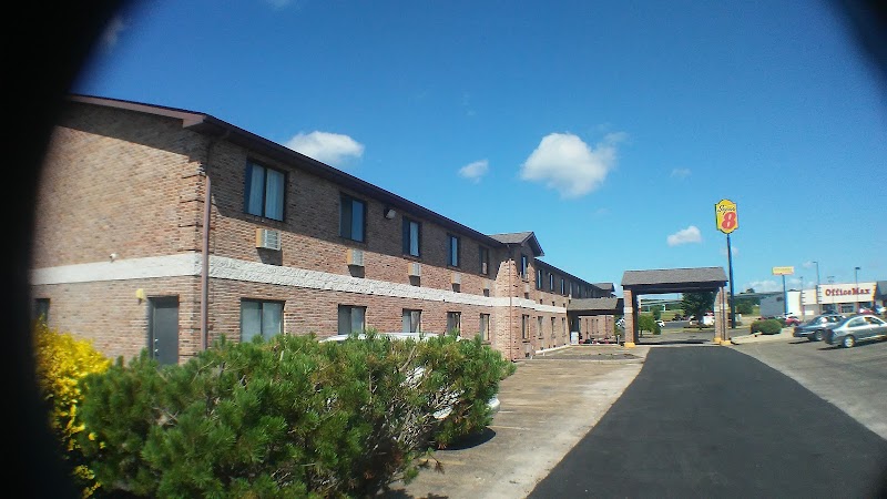 Super 8 by Wyndham Farmington in Farmington, Missouri, United States