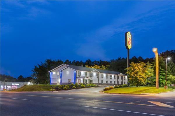 Super 8 by Wyndham Farmville in Farmville, Virginia, United States