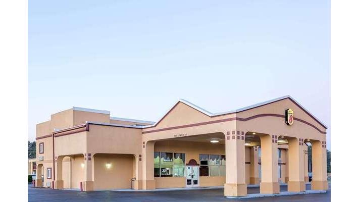 Super 8 by Wyndham Forsyth in Forsyth, Georgia, United States