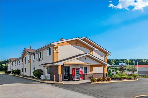 Super 8 by Wyndham Franklin in Franklin, Virginia, United States