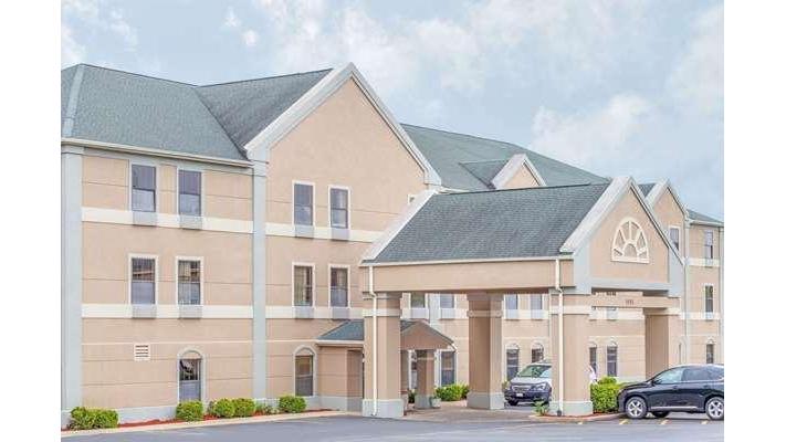 Super 8 by Wyndham Freeport in Freeport, Illinois, United States