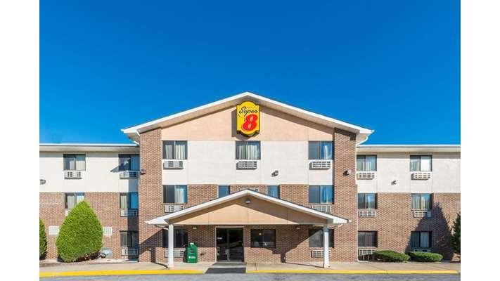Super 8 by Wyndham Front Royal in Front Royal, Virginia, United States