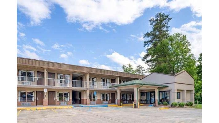 Super 8 by Wyndham Gadsden AL in Gadsden, Alabama, United States