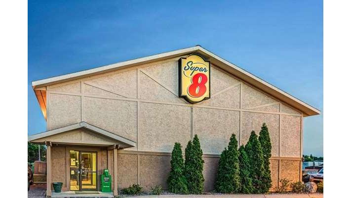 Super 8 by Wyndham Glencoe in Glencoe, Minnesota, United States