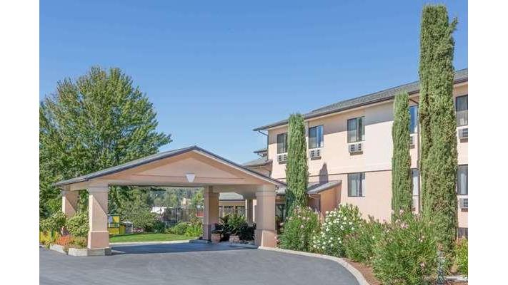 Super 8 by Wyndham Grants Pass in Grants Pass, Oregon, United States