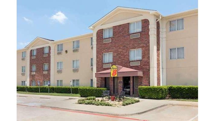 Super 8 by Wyndham Grapevine/DFW Airport Northwest in Grapevine, Texas, United States