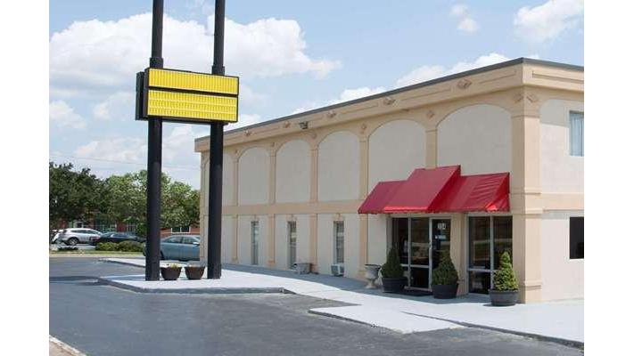 Super 8 by Wyndham Greensboro in Greensboro, North Carolina, United States