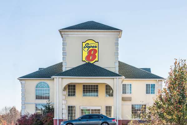 Super 8 by Wyndham Harrisburg Hershey North in Harrisburg, Pennsylvania, United States