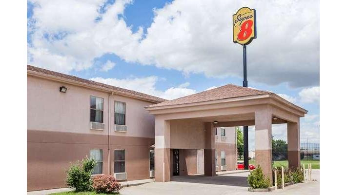 Super 8 by Wyndham Harrisburg in Harrisburg, Illinois, United States