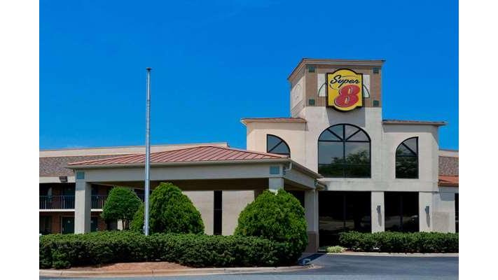 Super 8 by Wyndham Huntersville/Charlotte Area in Huntersville, North Carolina, United States