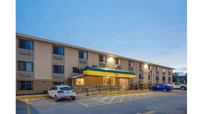 Super 8 by Wyndham Iowa City/Coralville in Coralville, Iowa, United States
