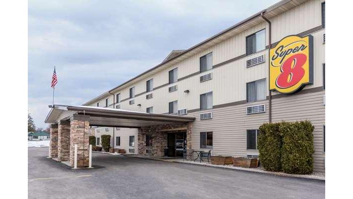 Super 8 by Wyndham Kalispell Glacier National Park in Kalispell, Montana, United States