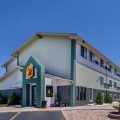 Super 8 by Wyndham Kansas City at Barry Road