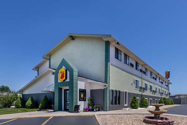 Super 8 by Wyndham Kansas City at Barry Road in Kansas City, Kansas, United States