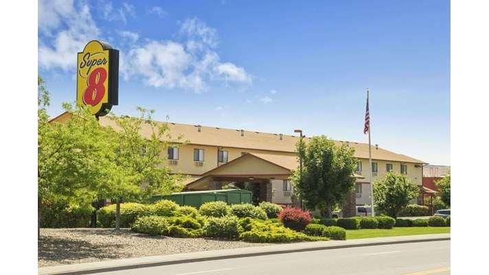 Super 8 by Wyndham Kennewick in Kennewick, Washington, United States